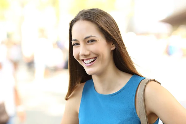 Happy woman laughing and looking at you — Stock Photo, Image