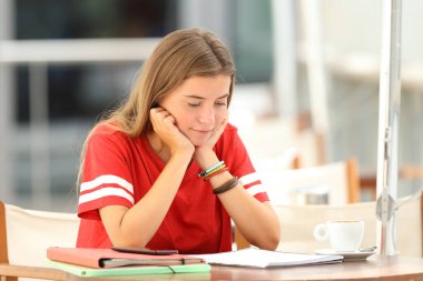 Eğitim ve notlar ezberleme öğrenci