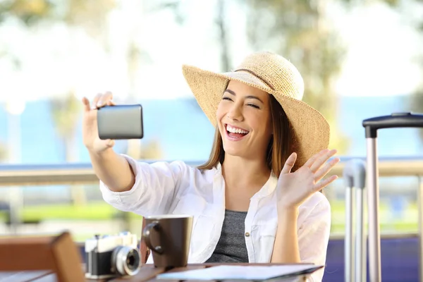 Turista s audiovizuální volání na cílovém — Stock fotografie