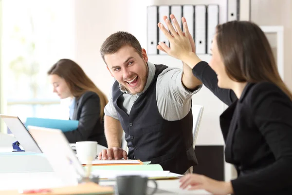 Coworkers celebrating achievement at office — Stock Photo, Image