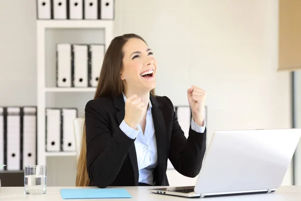 Excited businesswoman looking above at office — Stock Photo, Image