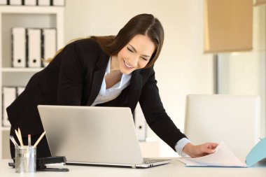 Hatta çalışan memur