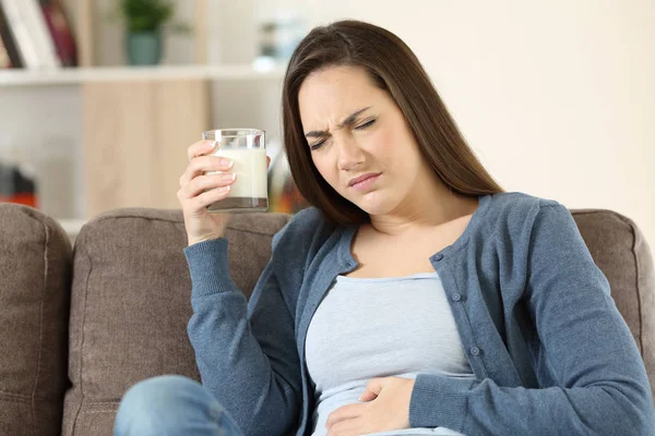 Woman suffering lactose intolerance — Stock Photo, Image