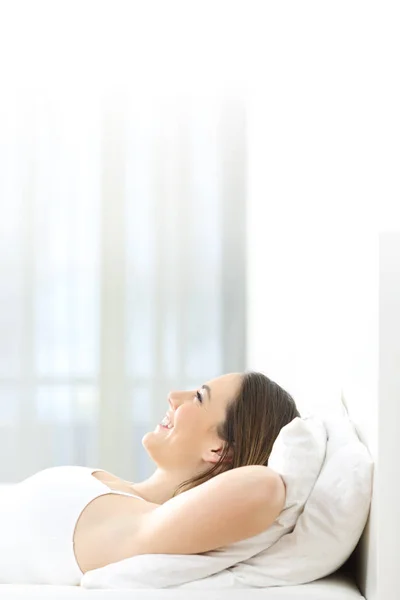 Profile of a woman relaxing on the bed — Stock Photo, Image