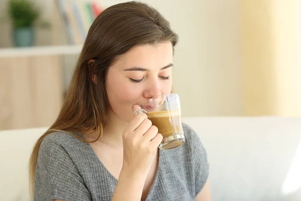 Teen drinking coffee with milk at home — Stock Photo, Image