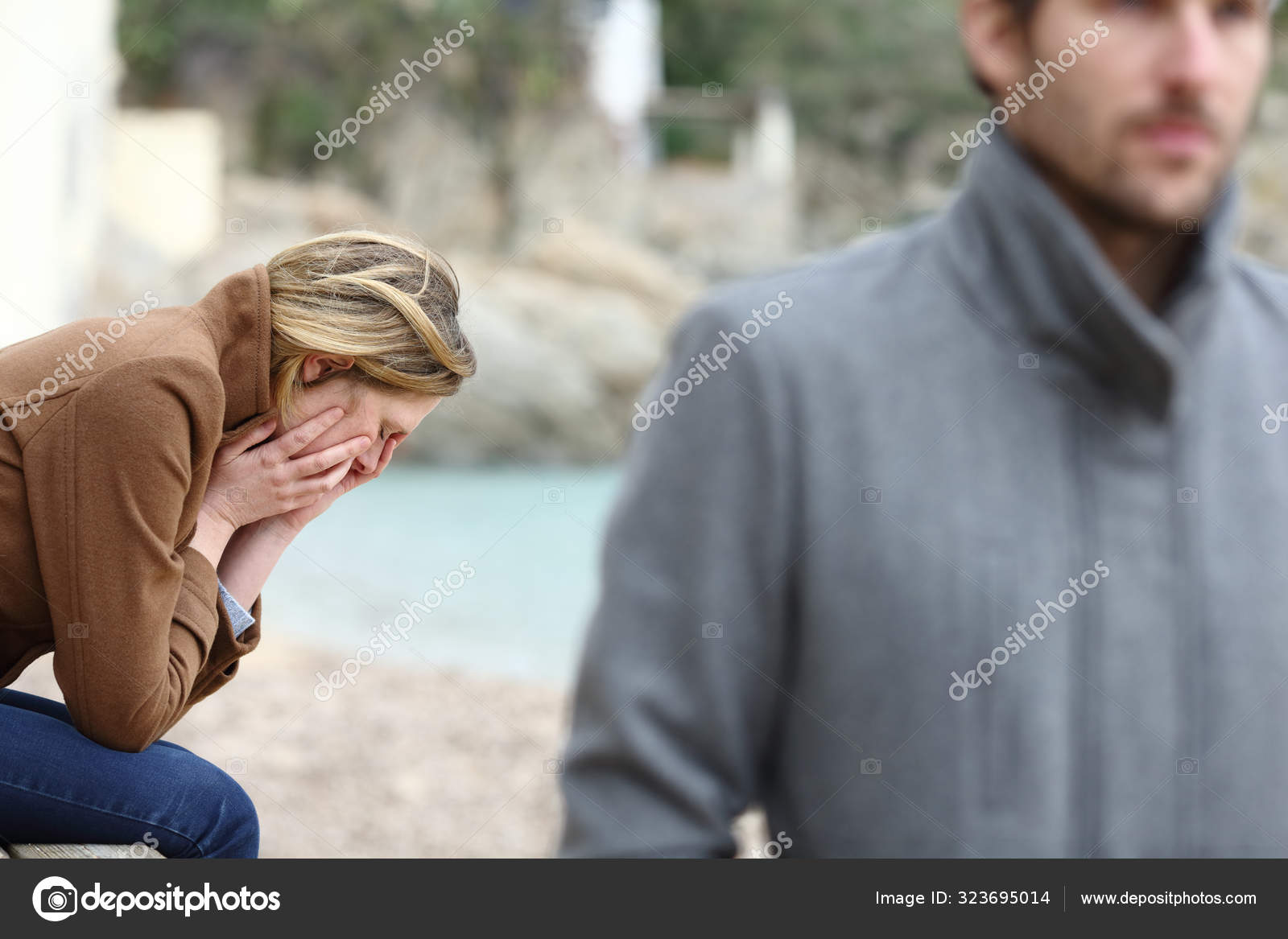 Пара рассталась. Расставание с девушкой по ее инициативе. Расставание с девушкой по ее инициативе. Женщина уходит от мужчины. Расставание фото.