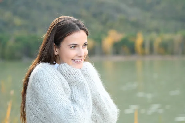 Candid girl warmly clothed in a lake looks away — Stock Photo, Image