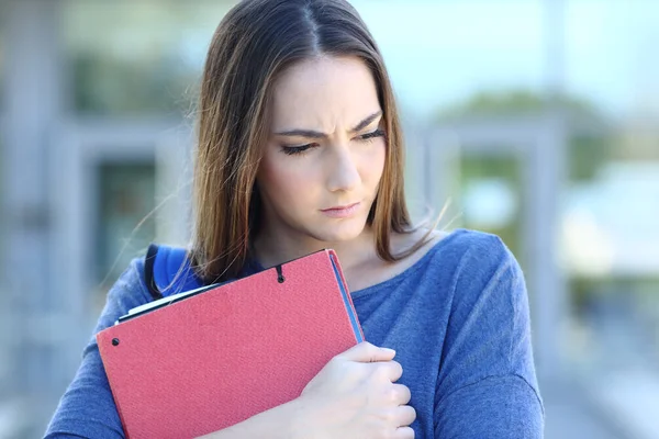 Vooraanzicht Portret Van Een Droevige Student Naar Beneden Kijken Omarmen — Stockfoto