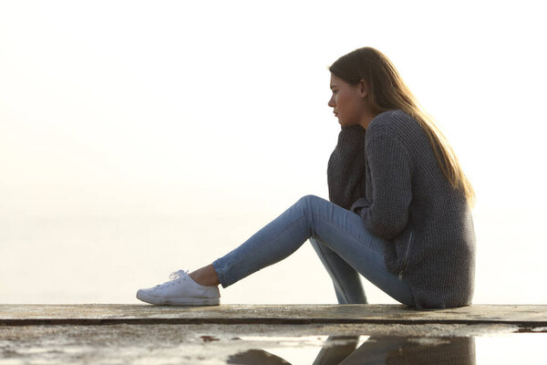 Side View Portrait Sad Girl Looking Away Alone Sitting Outdoors — Stock Photo, Image