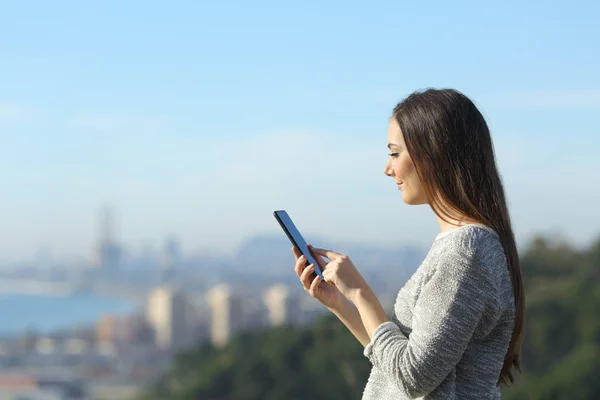 Side View Portrait Serious Woman Checking Her Mobile Phone Sunny — Stock Photo, Image