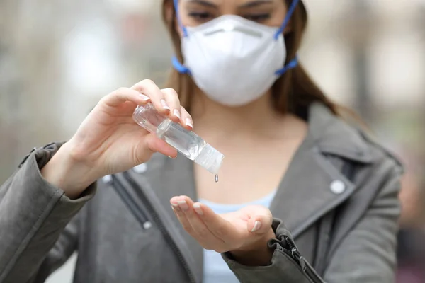 Close Front View Woman Protective Mask Using Hand Sanitizer Preventing — Zdjęcie stockowe