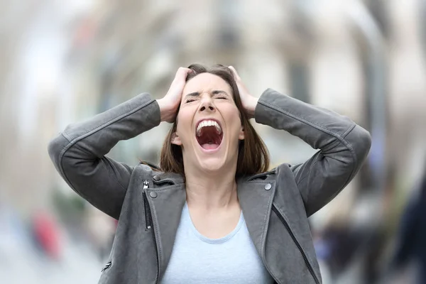 Front View Portrait Stressed Woman Screaming Desperate Suffering Anxiety Attack — Stock fotografie