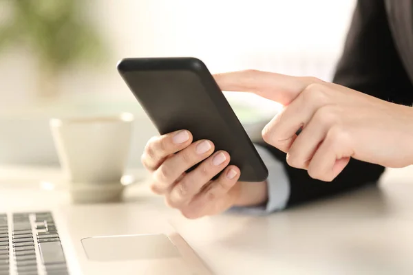 Cloe Executive Woman Hands Checking Smart Phone Sitting Desk Office — Stock Photo, Image