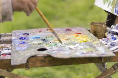 Doğada yağlı boyalarla çizim yapmak. Harika hobi.