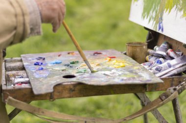 Doğada yağlı boyalarla çizim yapmak. Harika hobi.