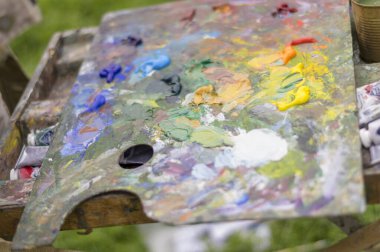 Doğada yağlı boyalarla çizim yapmak. Harika hobi.