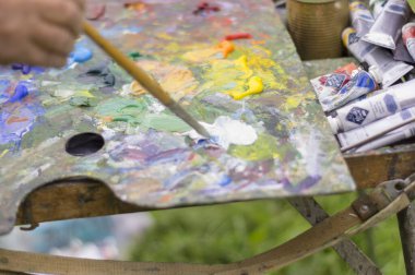 Doğada yağlı boyalarla çizim yapmak. Harika hobi.