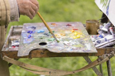 Doğada yağlı boyalarla çizim yapmak. Harika hobi.