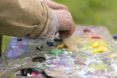 Doğada yağlı boyalarla çizim yapmak. Harika hobi.