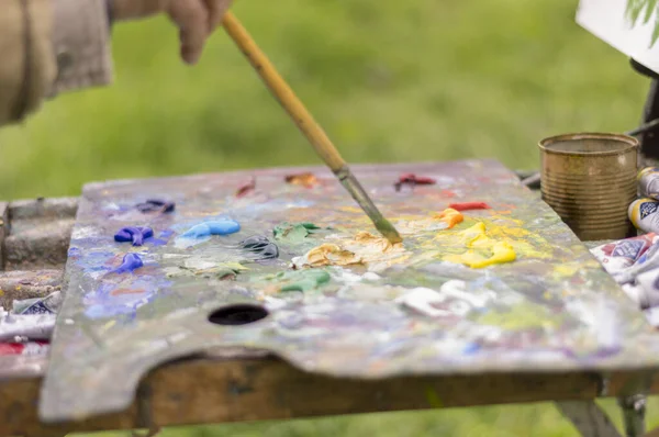 Doğada yağlı boyalarla çizim yapmak. Harika hobi.