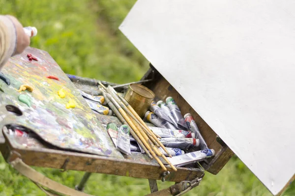 Doğada yağlı boyalarla çizim yapmak. Harika hobi.