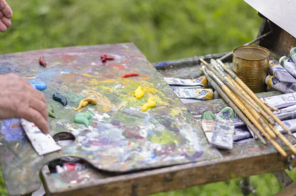 Doğada yağlı boyalarla çizim yapmak. Harika hobi.