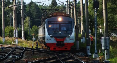 Şahin treni istasyona varır.