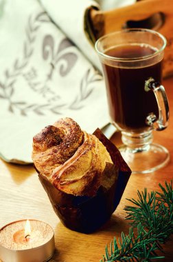 Kahve ve tarçın elma girdap (cruffin - kruvasan ve kek karışımı)