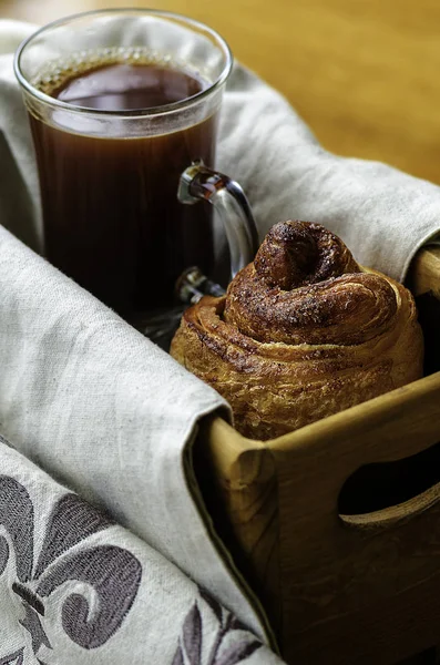 Tourbillon de pommes au café et à la cannelle (cruffin - mélange de croissant et muffin ) — Photo