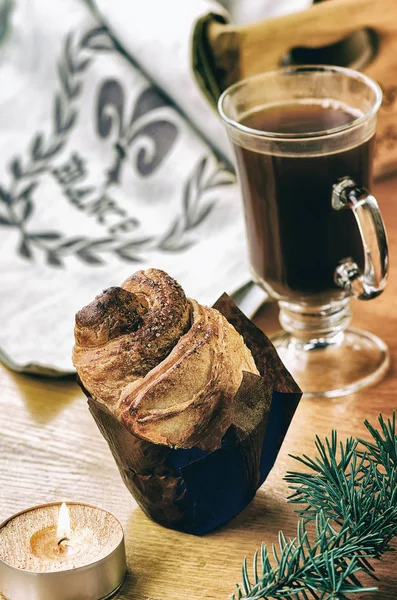 Coffee and cinnamon apple swirl (cruffin - mix of croissant and muffin) — Stock Photo, Image