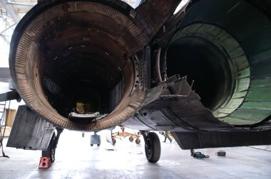 Rus uçak Sukhoi Su-24 jet motoru egzoz, arka görüş