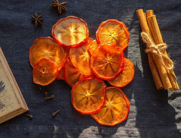 Dużo suszonych pomarańczy persimmon flatlay Obraz Stockowy