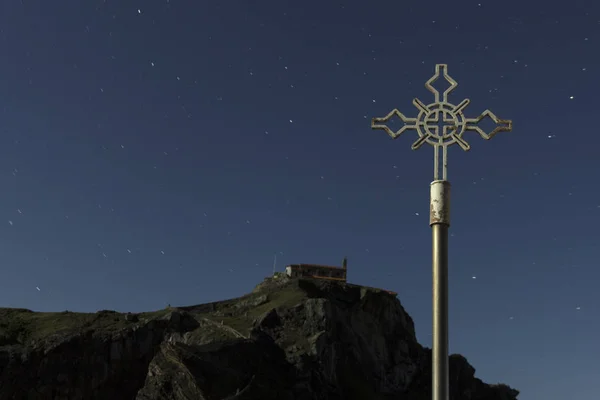 Cruz por la noche — Foto de Stock