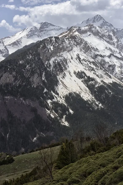 比利牛斯山的雪景 — 图库照片