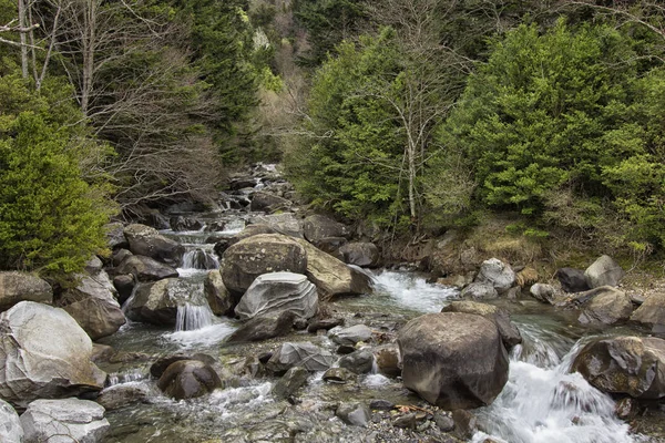 Vodopád Španělské Pyreneje — Stock fotografie