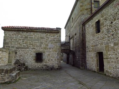 İspanya'nın kuzeyindeki bir kale manzara