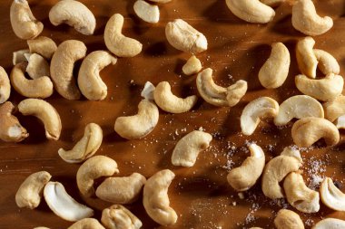 bir masada izole fıstık