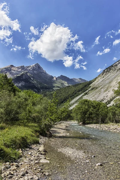 Fiume Tra Montagne Spagnole — Foto Stock