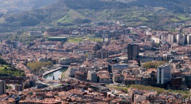 Dağlardan Bilbao şehrinin manzarası