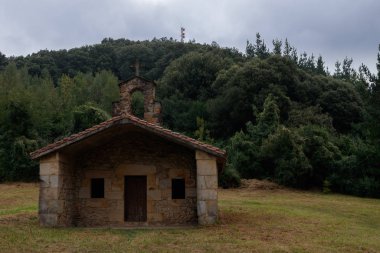 İspanya 'nın kuzeyinde küçük bir inziva yeri.