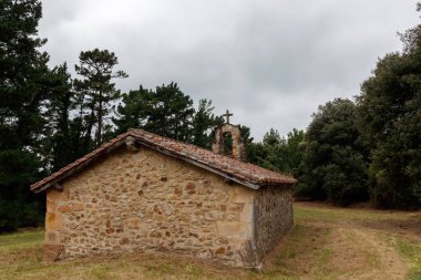 İspanya 'nın kuzeyinde küçük bir inziva yeri.