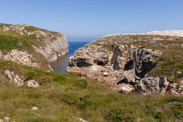 İspanya 'nın kuzeyinde kıyı manzarası