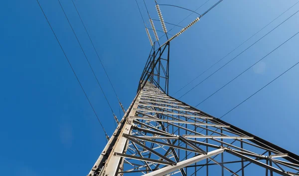 Elektryczna Wieża Błękitne Niebo — Zdjęcie stockowe