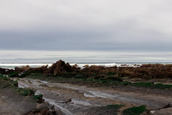 巴斯克地区的岩石海滩 — 图库照片