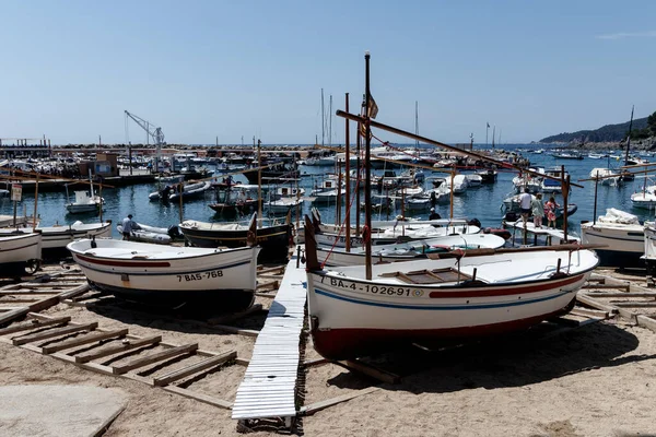 Boot Aan Kust Aan Costa Brava — Stockfoto