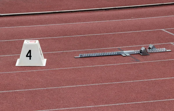 Startblock Ett Rött Löparspår — Stockfoto