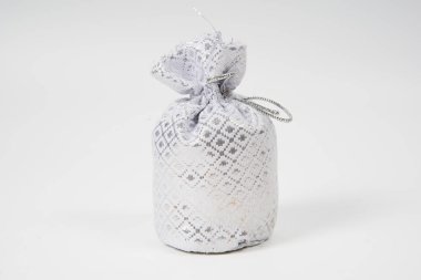 Gümüş çanta beyaz arka plan izole