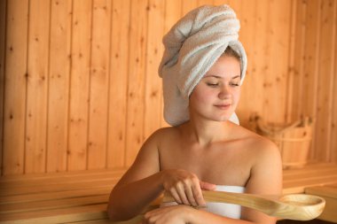 sauna genç kadın
