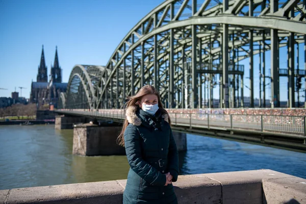 Köln Katedrali Nin Önündeki Coronavirüs Salgını Sırasında Sağlık Koruması Için — Stok fotoğraf