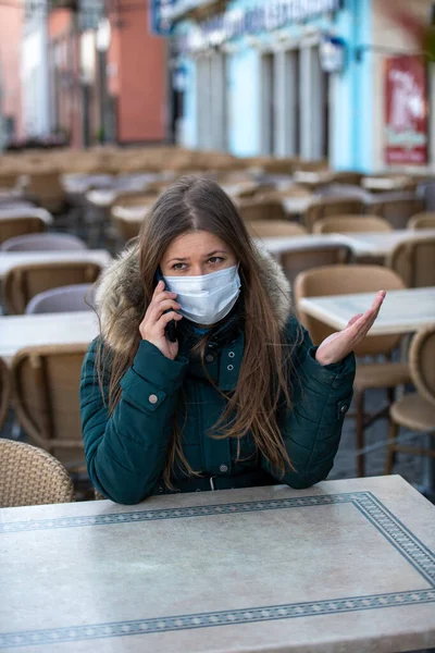 Serious Young Woman Protective Face Mask Sitting Outdoors Empty Cafe — Stock Photo, Image